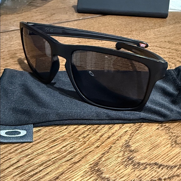 Oakley Sliver Sunglasses - Picture 1 of 5